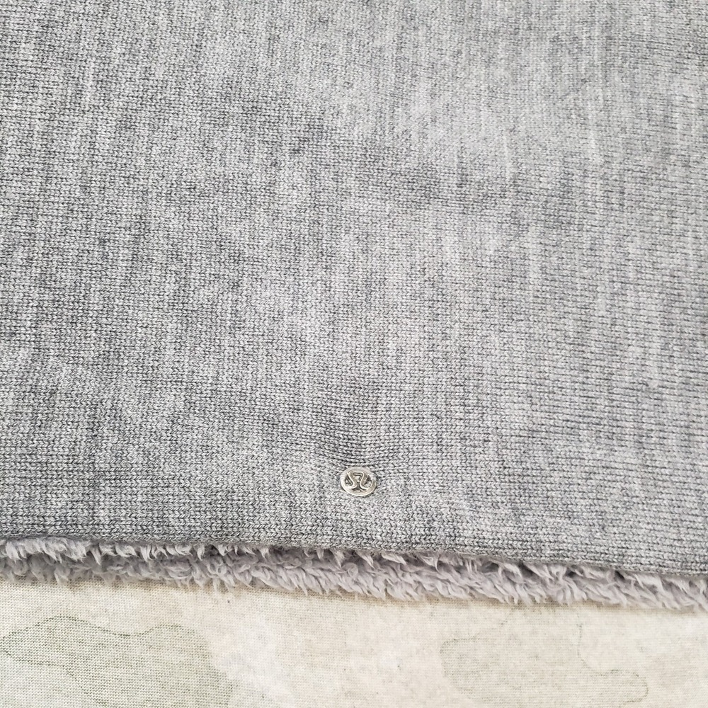 Lululemon Infinity Scarf Womens One Size Gray Pocket